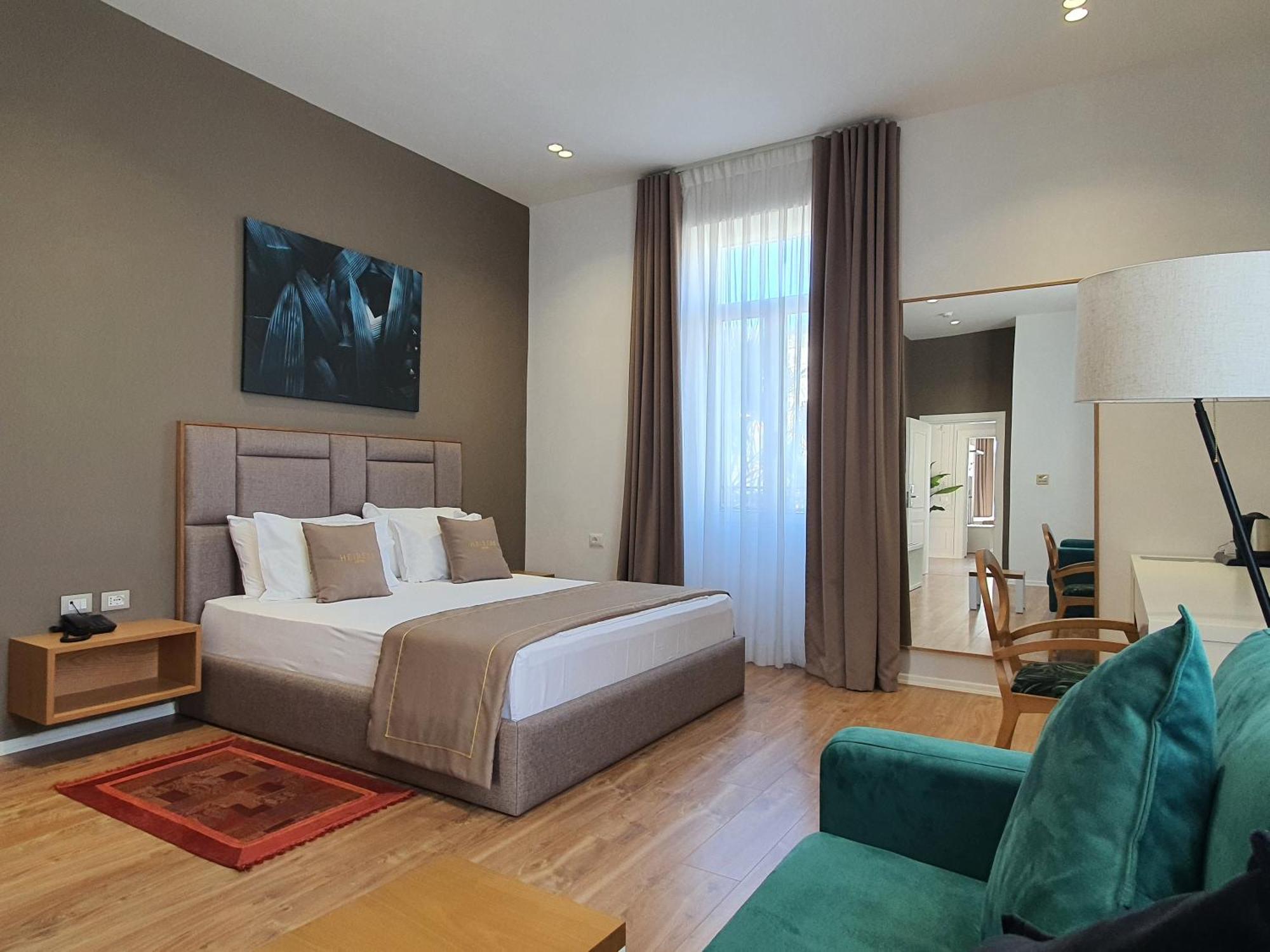 Hotel Heiress 4*